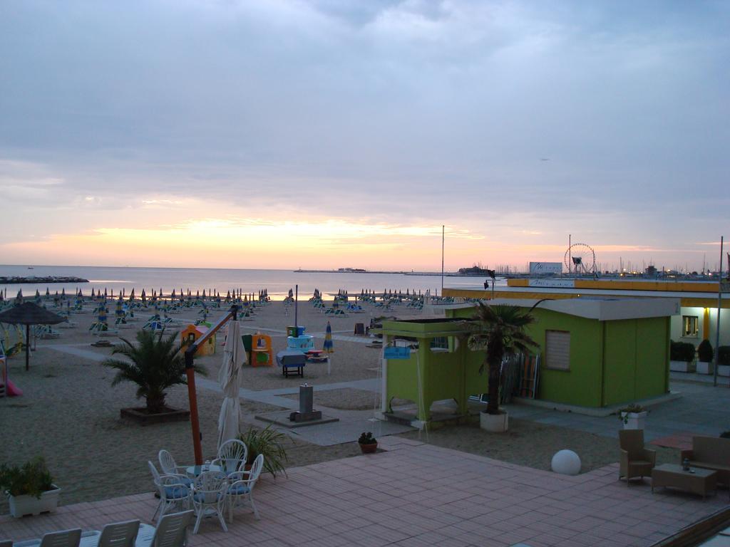 Hotel Villa Ersilia Rimini B&B Exterior photo